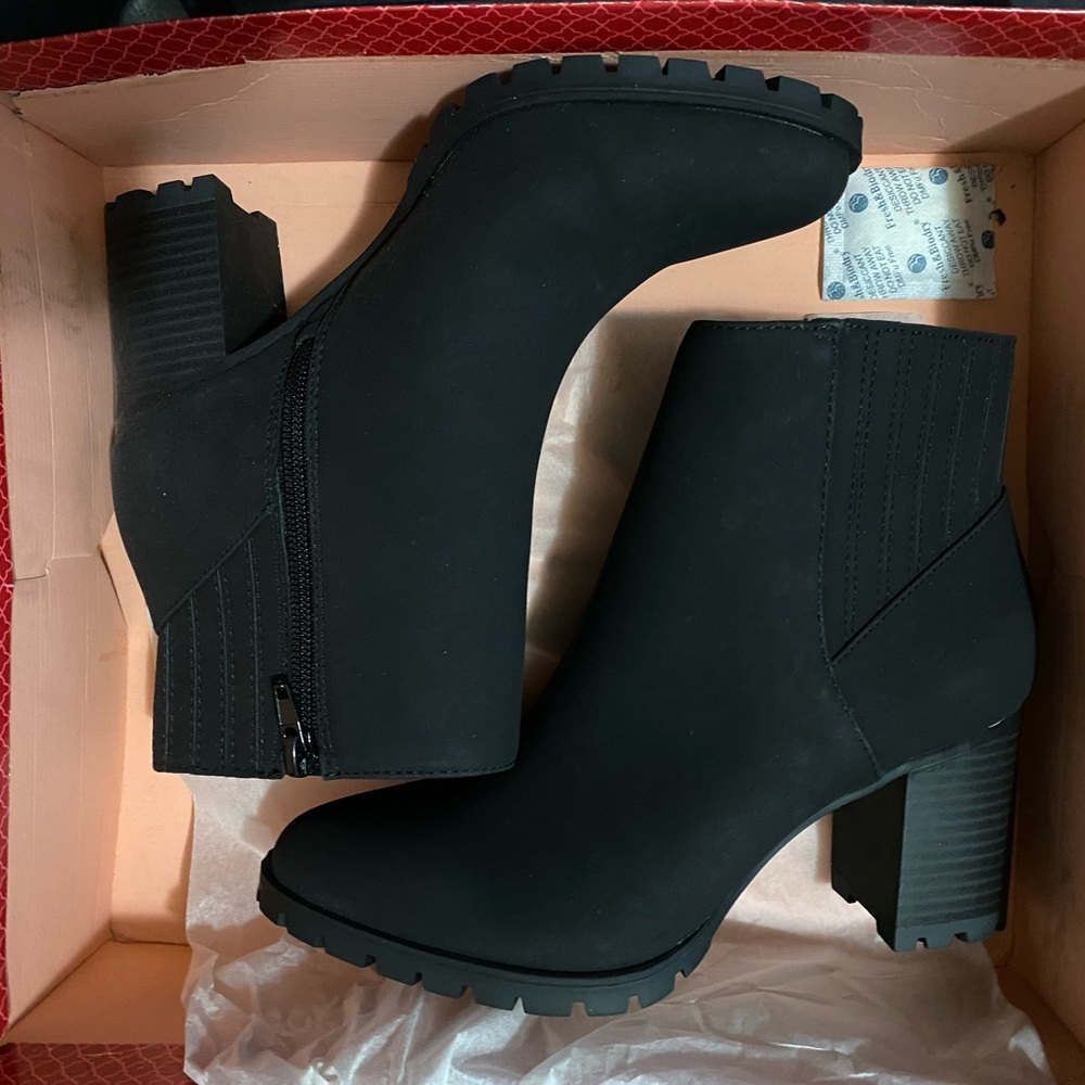 NWT Womens Black Booties